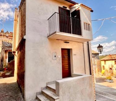 Civitella San Paolo House | Rome Castle House with Meals Wine and Spirits