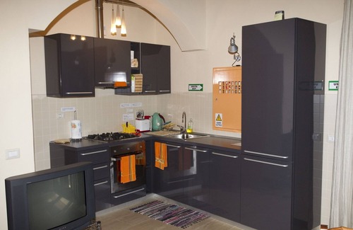 Rione VII Regola Apartment | Rome: Historical city center of Rome apartment in a historic house: year, 1562. Two bedrooms, 2 bathrooms, air conditioning, WiFi, renovated in 2009.