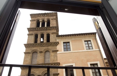 Rione VII Regola Apartment | Rome: Historical city center of Rome apartment in a historic house: year, 1562. Two bedrooms, 2 bathrooms, air conditioning, WiFi, renovated in 2009.