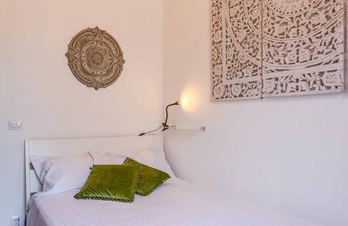 Testaccio Apartment | Rome - Lovely Testaccio 2 bedroom 1 bath - top floor - close to everything!