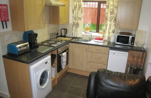 Saintbury Cottage | Romeo Cottage - Sleeps up to 4 - HOT TUB
