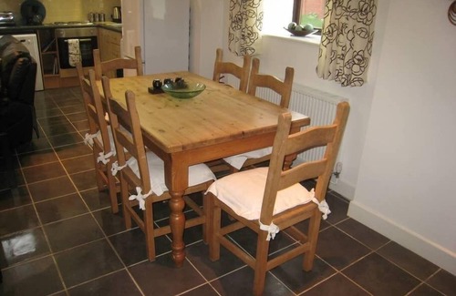 Saintbury Cottage | Romeo Cottage - Sleeps up to 4 - HOT TUB