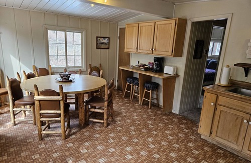 Nathrop Cabin | Romley Cabin at Deer Valley with geothermal pool & more! Family & Pet Friendly