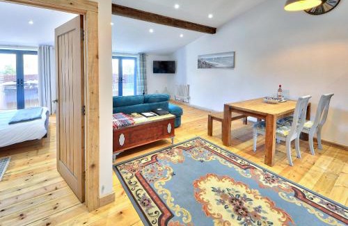 Ningwood House | Rondo - Ukc3211