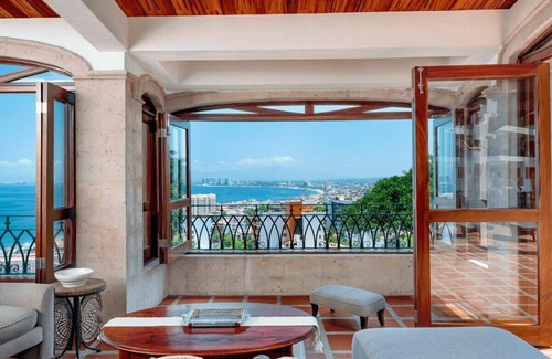 Amapas House | Rooftop 1-BR Penthouse w/Ocean Views and Private Hot Tub at Luxury Resort