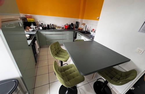 Le Kremlin-Bicetre Apartment | Rooftop Avec 3 Chambres, 90m2 Terrasse, vue Paris/tour Eiffel . 5min du Métro7