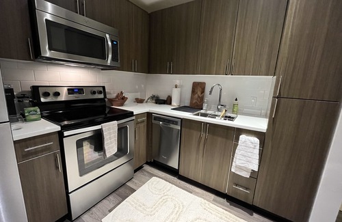 Cherry Creek Apartment | Rooftop Pool open all year round, Hot Tub and breathtaking Mountain View’s