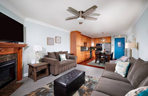 Townsite Condo | Rooftop Seabreeze ~ Gorgeous Ocean & Harbor View Penthouse Condo!