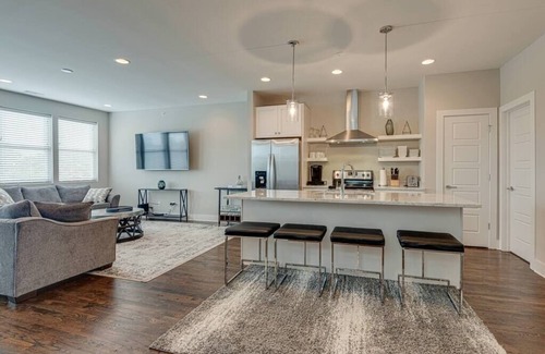 Hillsboro Village House | Rooftop Townhome+Pet Friendly+12 South