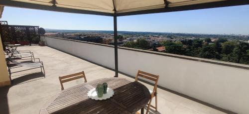 Tuscolano Apartment | Rooftop via Appia Nuova, Roma