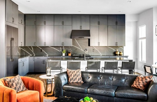 Haynes Area House | Rooftop w/Skyline Views-15 Min to Broadway-Luxury