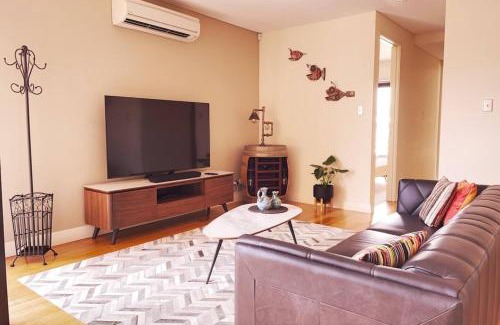 Fremantle Apartment | Rooftops On Henrycentre Of West End Cafes