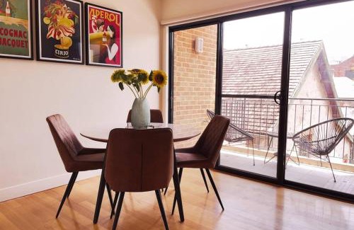 Fremantle Apartment | Rooftops On Henrycentre Of West End Cafes