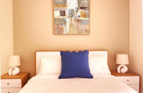 Fremantle Apartment | Rooftops On Henrycentre Of West End Cafes