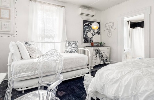 Woodstock Apartment | Room 11- Twin Gables of Woodstock