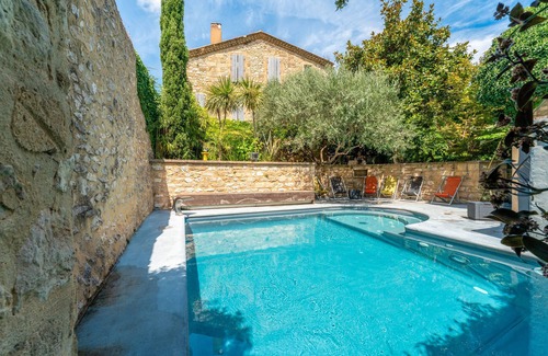 Collias Apartment | Room '14' with shared pool, Wi-Fi and air conditioning