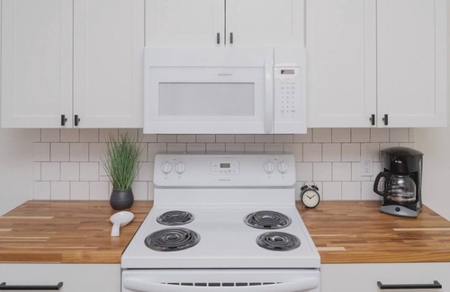 Brady Arts District Apartment | Room 2-4 Summary: In
