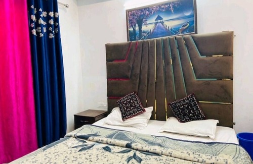 The Mall Road Hotel | Room 2 - Hill view Doon view city view
