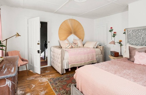 Woodstock Apartment | Room 2- Twin Gables of Woodstock