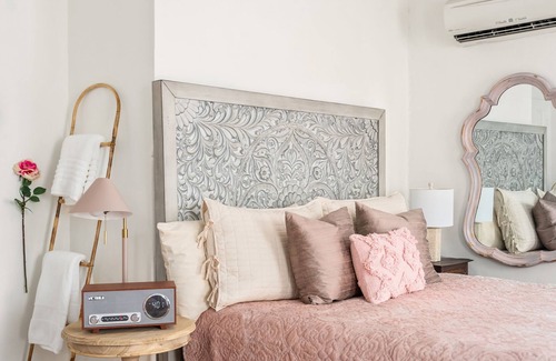 Woodstock Apartment | Room 2- Twin Gables of Woodstock