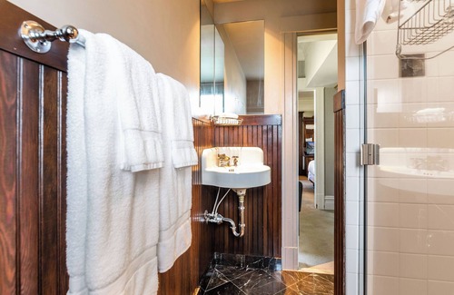 Broadway House | Room 202 - Unique Accommodations in Seattle's Capitol Hill