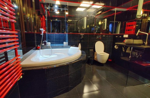 Brasov Old Town Apartment | ROOM 21 Pure Relaxation in The Heart of Brasov!