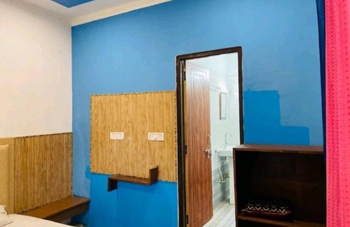 The Mall Road Hotel | Room 3 - Hill view Doon view city view