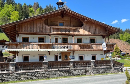 Hopfgarten im Brixental Apartment | Room '3' with Mountain View, Shared Terrace and Wi-Fi