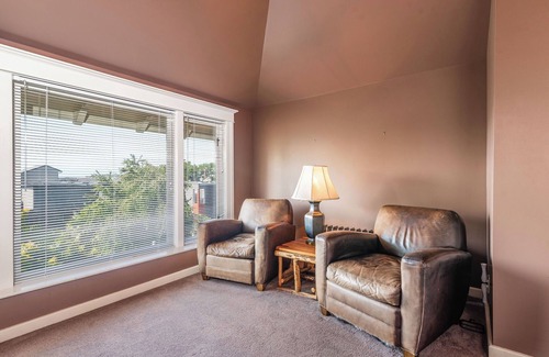 Minor House | Room 306 - Unique Accommodations in Seattle's Capitol Hill