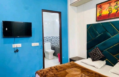 The Mall Road Hotel | Room 7 - Hill view Doon view city view