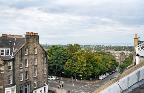 New Town House | Room 9 Summary: No. 5
