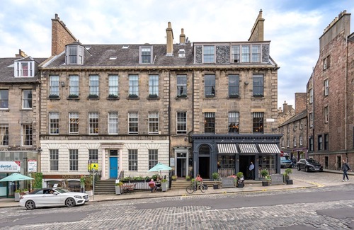 New Town House | Room 9 Summary: No. 5