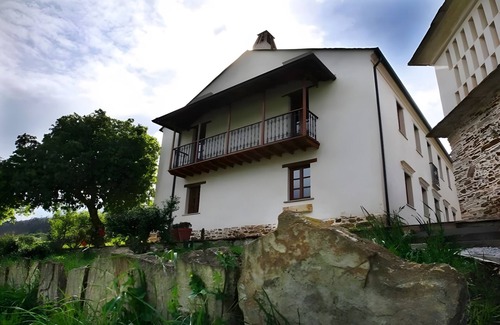 Mondonedo Apartment | Room A Penela in Mondoñedo with terrace, shared garden, and Wi-Fi