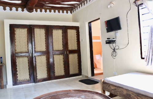 Mombasa House | Room-a Wonderful Beach Property in Diani