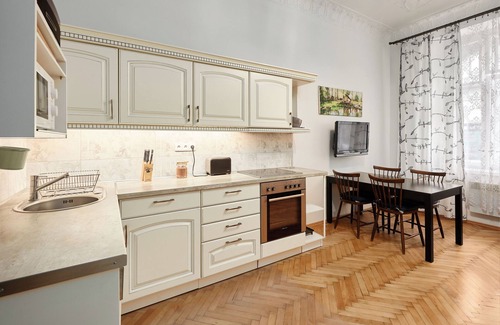 Prague 7 Apartment | Room and Parking Assistance (K1)
