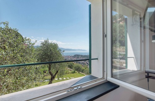 San Lorenzo della Costa Apartment | Room 'Blu' with Sea View, Wi-Fi and Air Conditioning