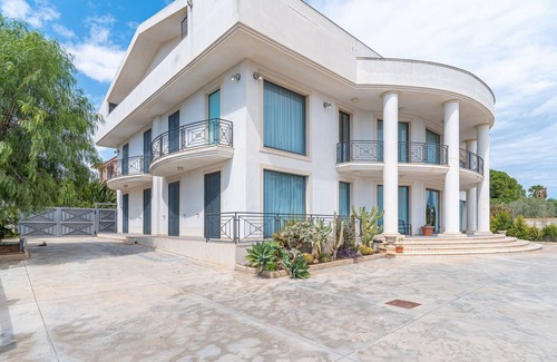 Pachino Apartment | Room 'Blue Sky - Quadrupla Deluxe' with Sea View, Wi-Fi and Air Conditioning