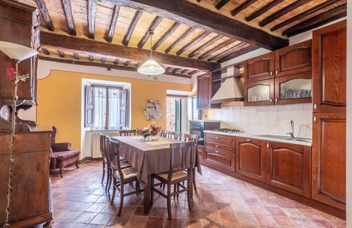 Montalcino Apartment | Room 'Camera Rossa' with Shared Terrace and Wi-Fi