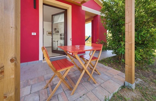 Riotorto Apartment | Room 'Carrara' with Shared Terrace, Wi-Fi and Air Conditioning