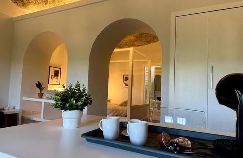 Setenil de las Bodegas Apartment | Room 'Cave 2' with Mountain Views, Private Pool and Wi-Fi