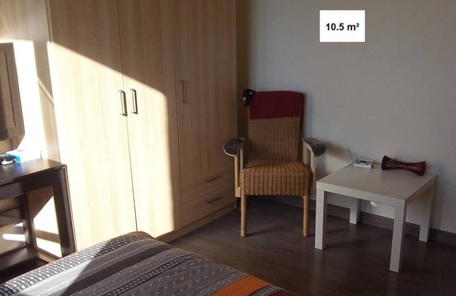 Le Kremlin-Bicetre Bed & Breakfast | Room for rent in an apartment, with secure parking space