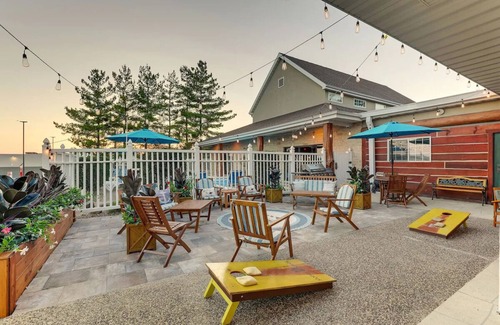 Quincy Hotel | Room for the Crew! Expanded King with Bunk Bed, Stoney Creek Quincy