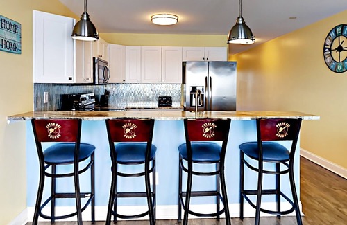 Put-in-Bay Condo | Room for You and Your Friends - 4 BR Directly on Lake Erie max 12 ppl CON 202