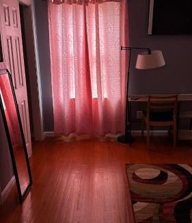 Newark House | Room G DIVINE VILLA AND RESORT, 6 MINS TO AIRPORT, 4MINS TO PENN STATION.