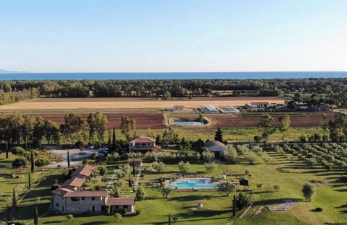 Grosseto Apartment | Room 'Grecale' with Shared Pool and Air Conditioning