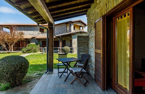 Grosseto Apartment | Room 'Grecale' with Shared Pool and Air Conditioning