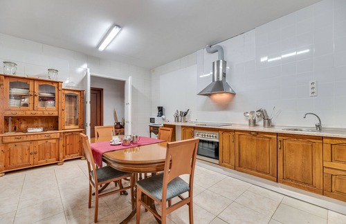 Guaro Apartment | Room 'Habitación 4' with Shared Terrace, Wi-Fi and Air Conditioning