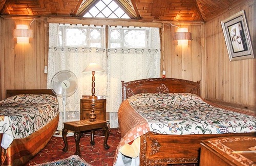 Nagin Bagh Boat Rental | Room in a houseboat on Nigeen Lake, Srinagar, by GuestHouser 24143