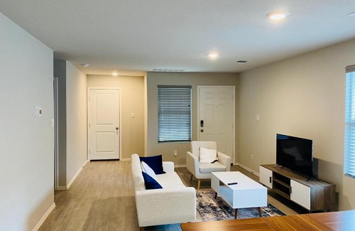 San Antonio House | Room In A Quiet Retreat