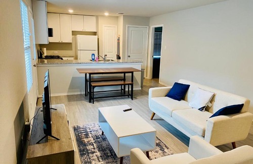 San Antonio House | Room In A Quiet Retreat
